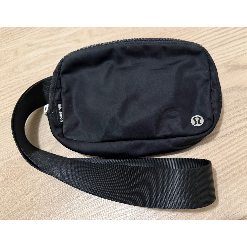 Lululemon Everywhere Belt Bag Unisex OS Black 1L Fanny Pack Crossbody Streetwear